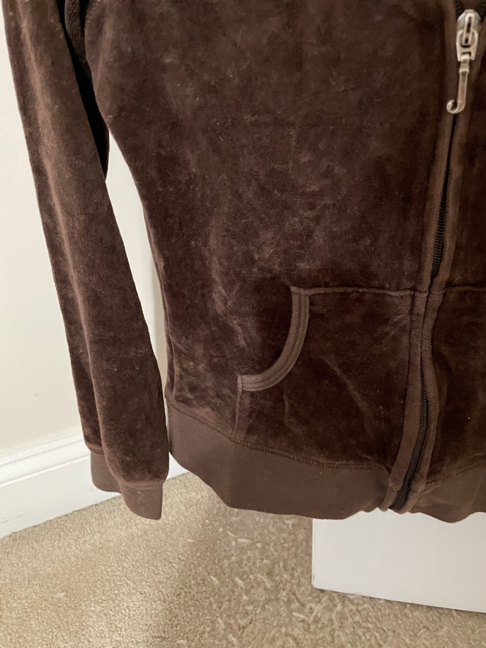 Juicy  Couture Women’s Brown Velour Zip-Up Hooded Jacket - Picture 5 of 7